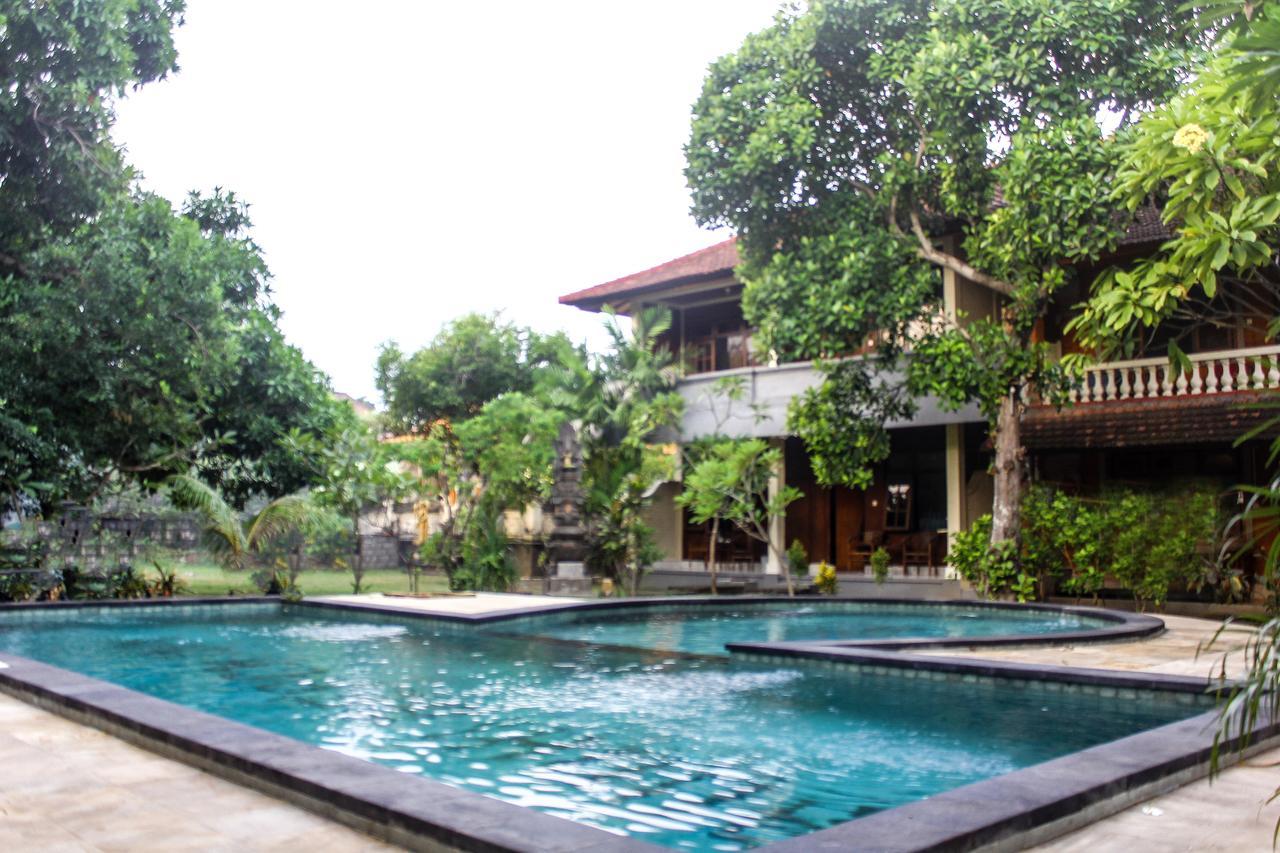 Budhi Beach Inn Kuta  Exterior photo