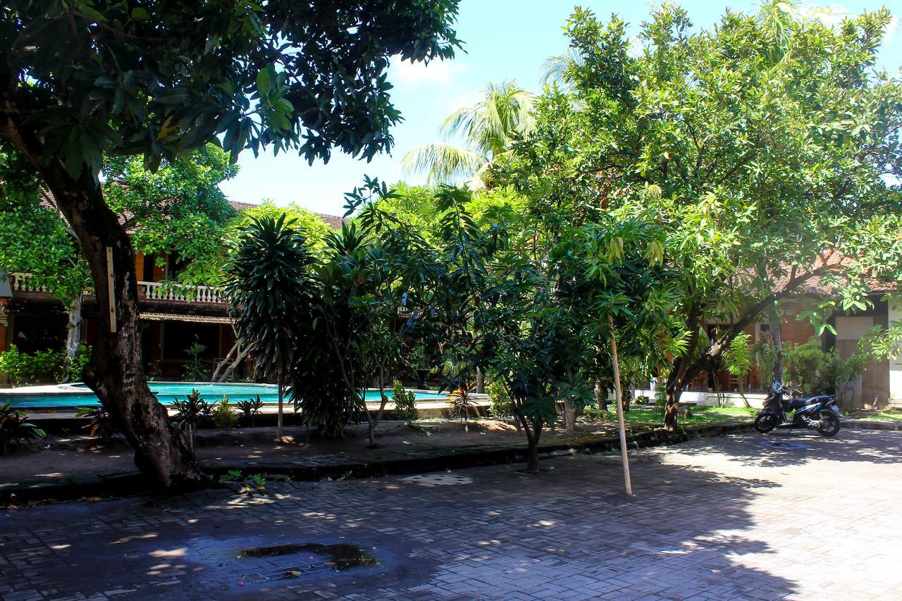 Budhi Beach Inn Kuta  Exterior photo