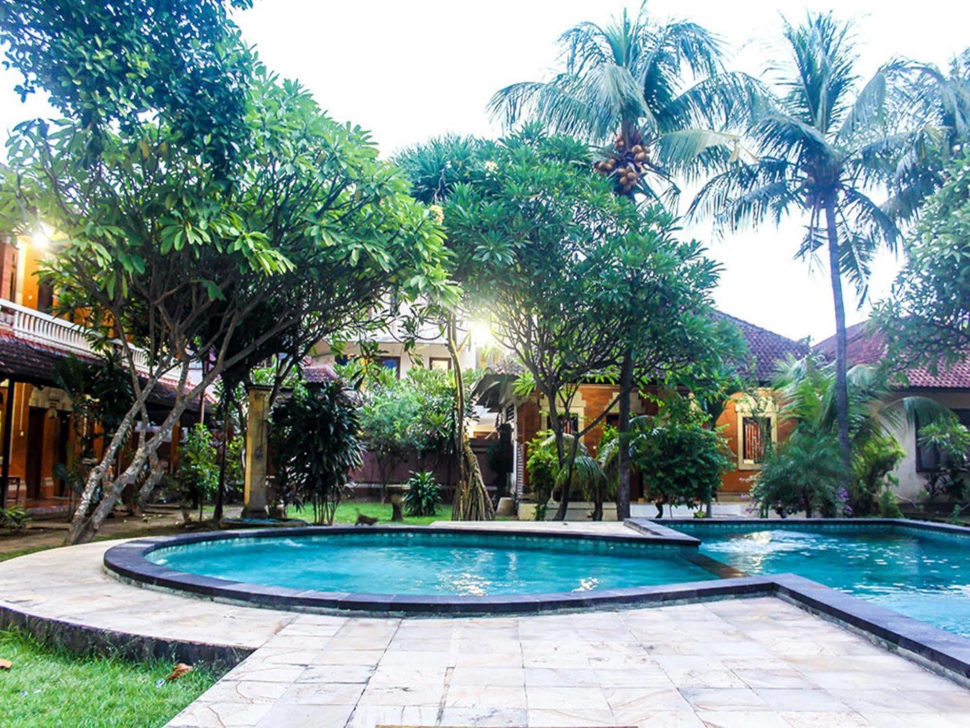 Budhi Beach Inn Kuta  Exterior photo