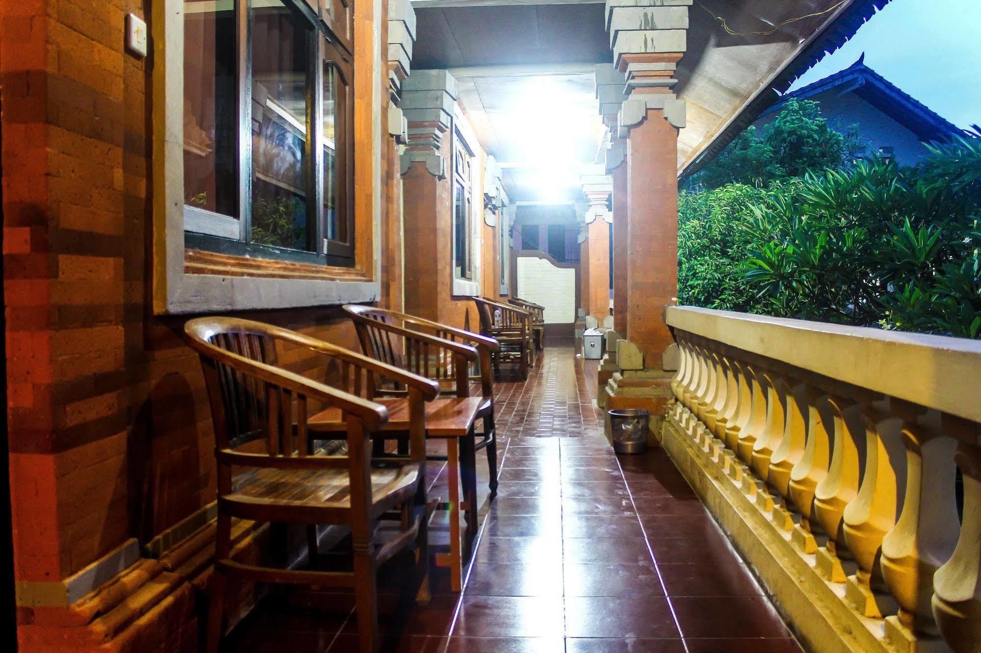 Budhi Beach Inn Kuta  Exterior photo