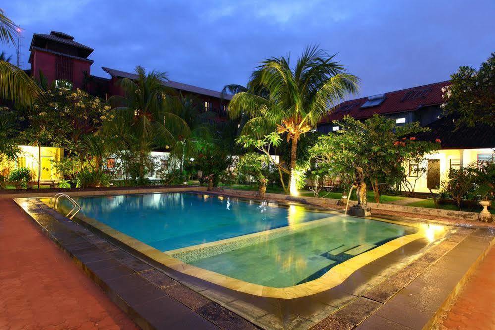 Budhi Beach Inn Kuta  Exterior photo